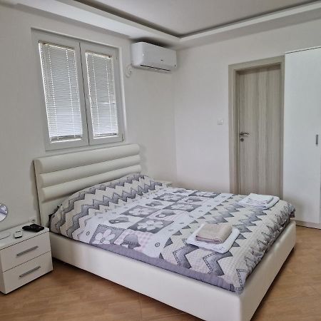 Apartman Tolosi Podgorica Exteriör bild