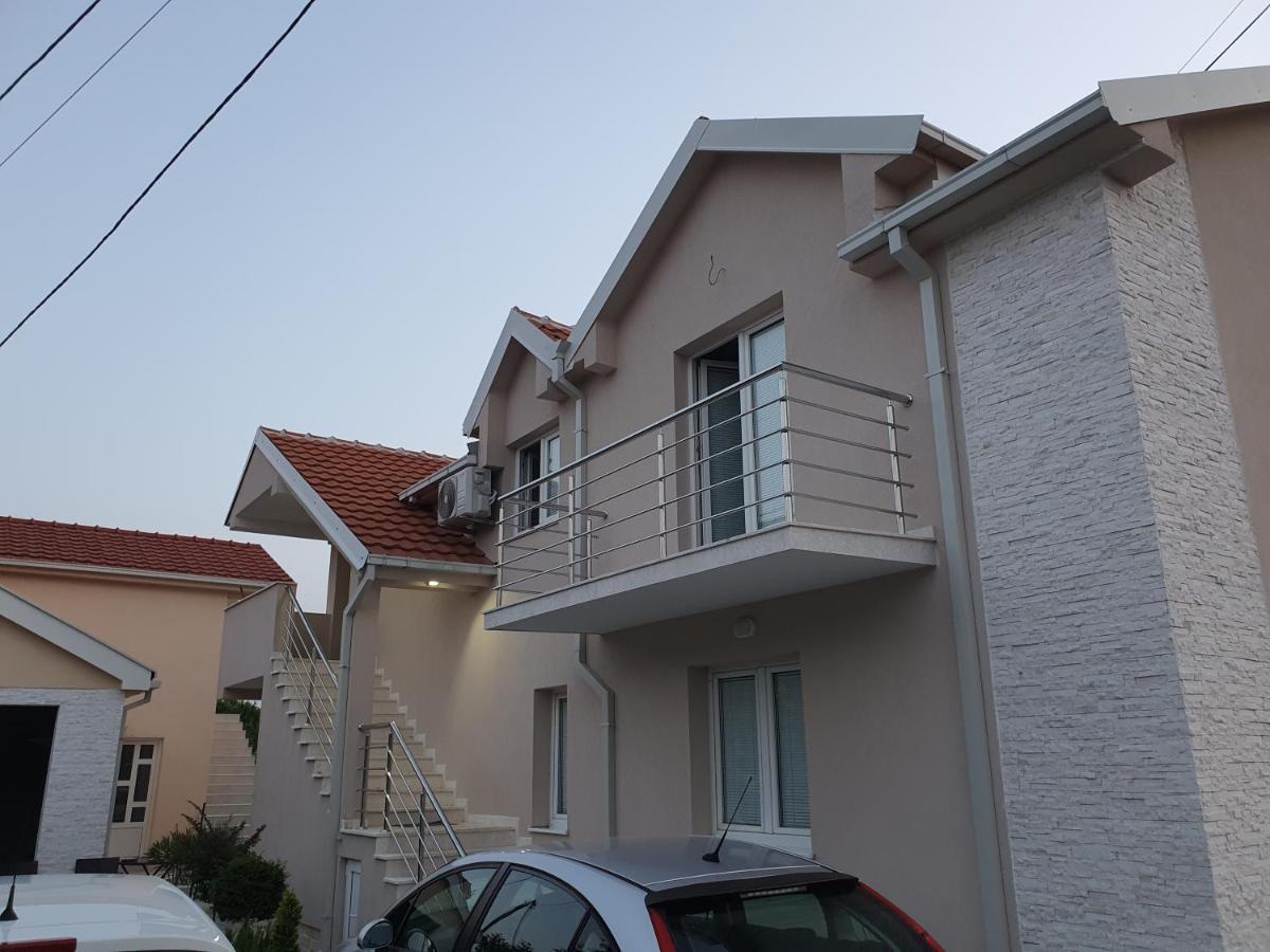 Apartman Tolosi Podgorica Exteriör bild