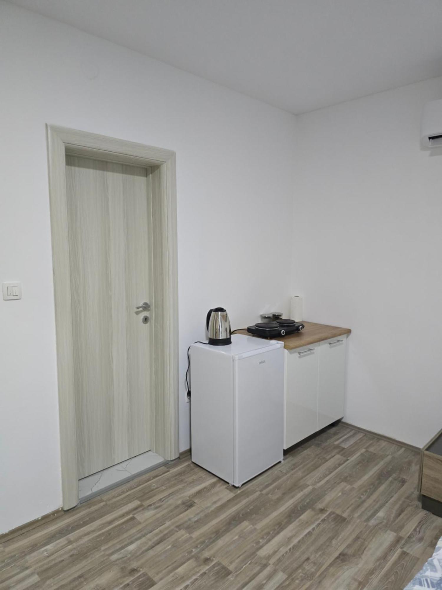 Apartman Tolosi Podgorica Exteriör bild