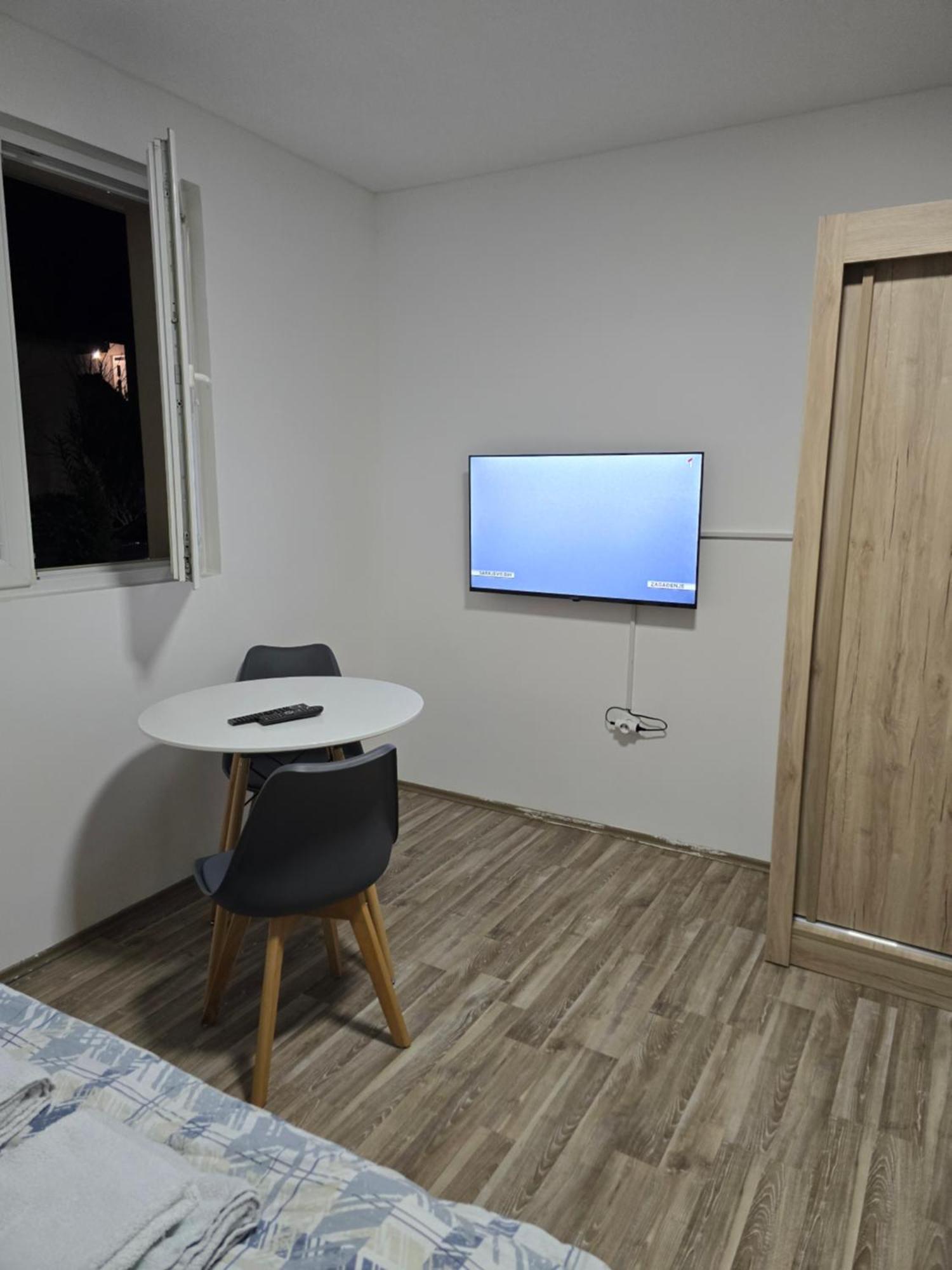 Apartman Tolosi Podgorica Exteriör bild
